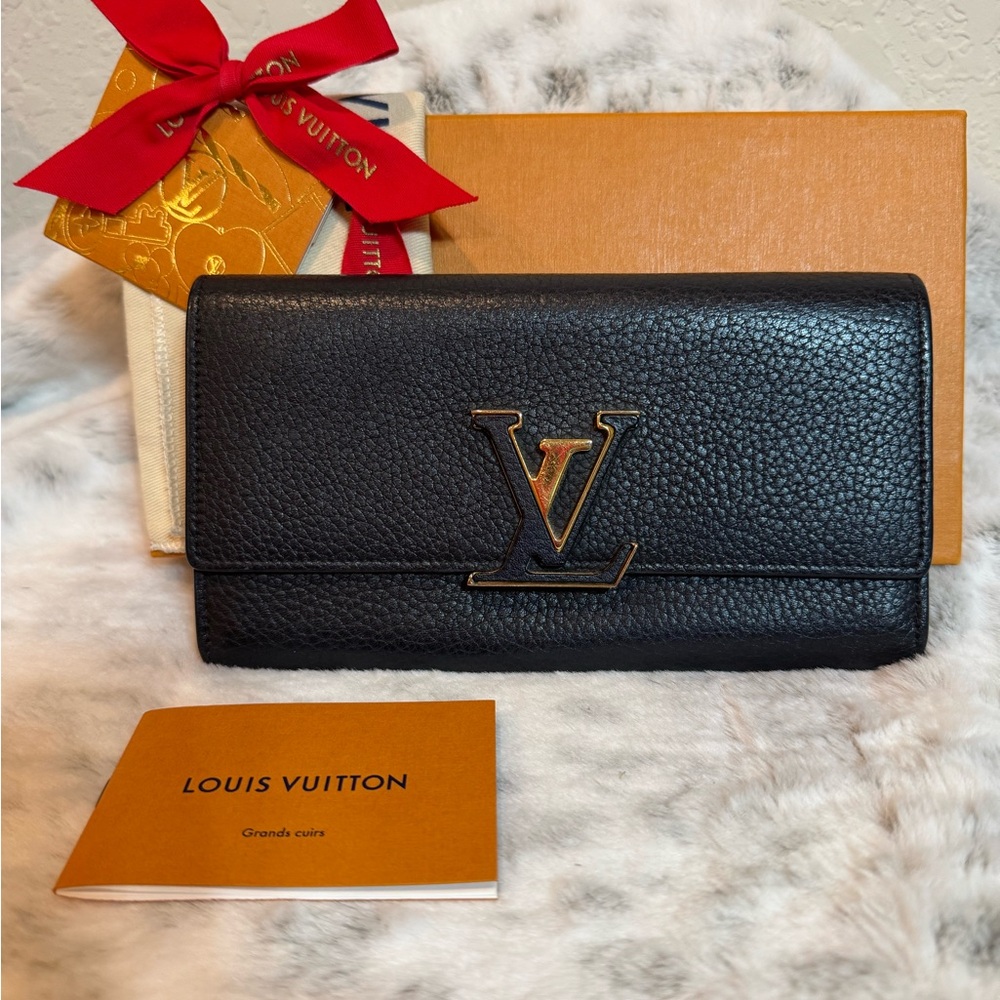LOUIS VUITTON Taurillon Capucines Wallet – Black with Pink Interior P0309